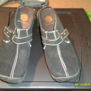 Yellow Box Women's Winnie Clog